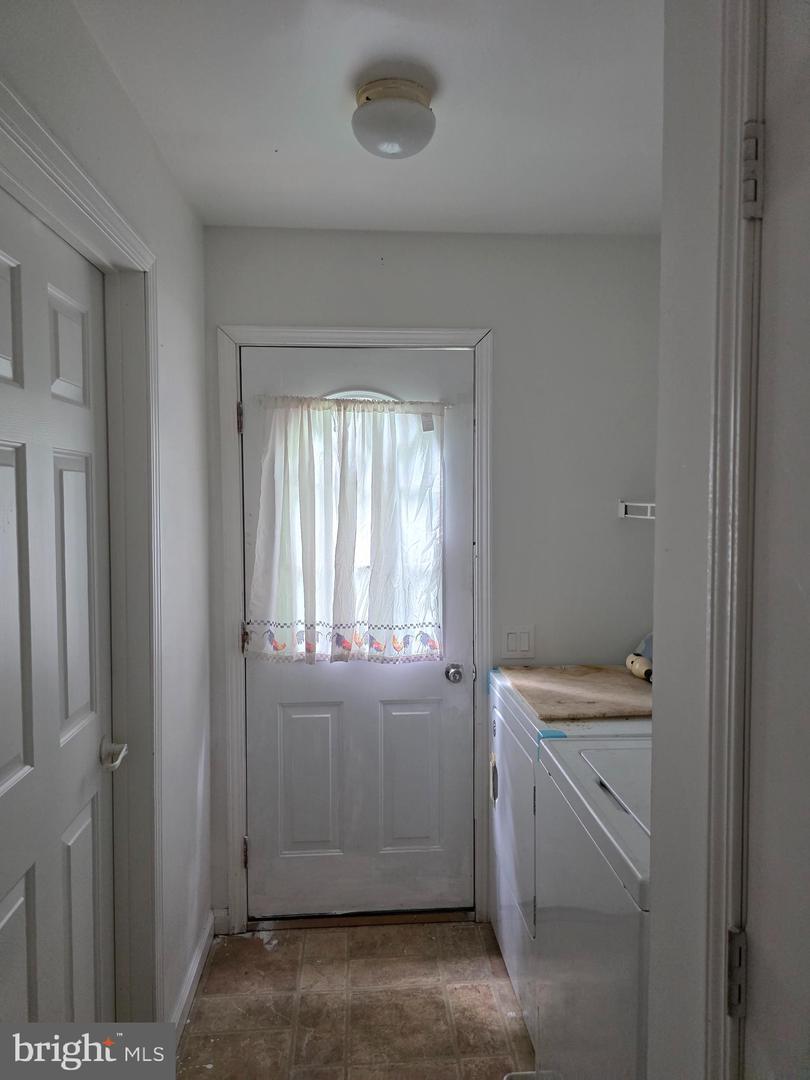 305 W Reed St Property Photo 10