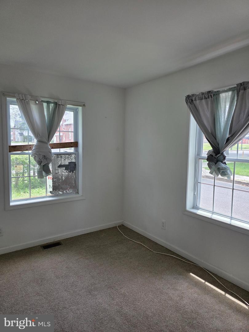 305 W Reed St Property Photo 12