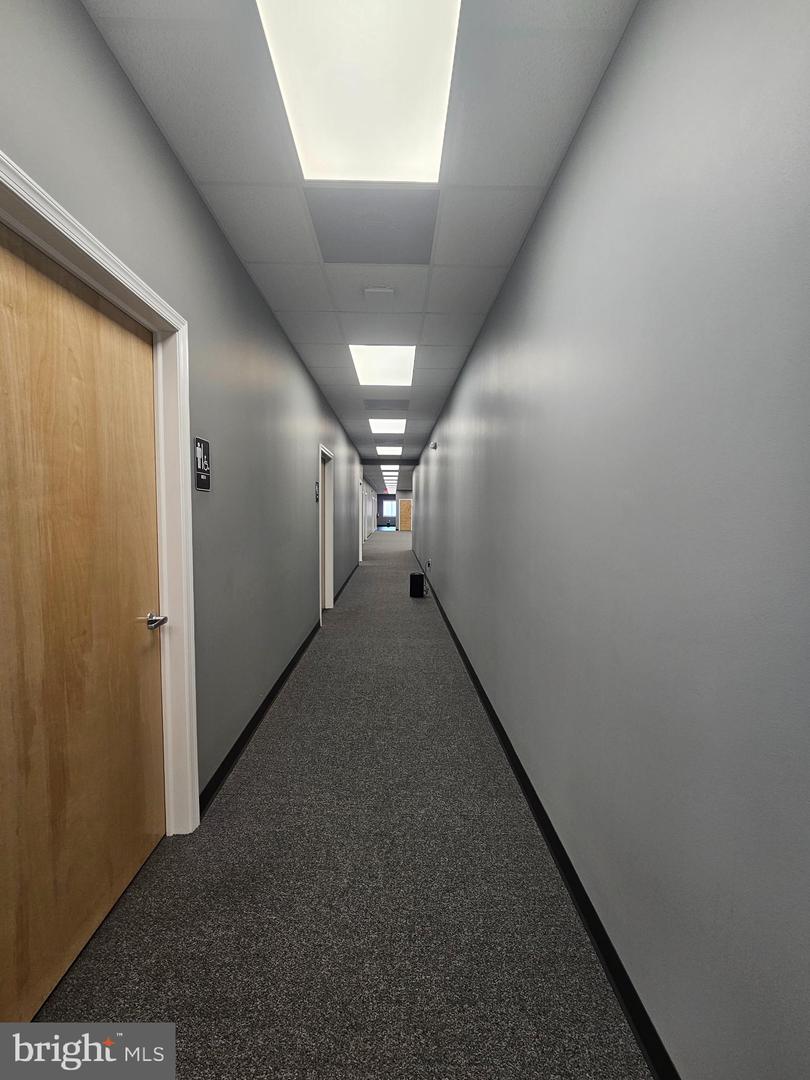 105-111 Ne Front St Property Photo 17