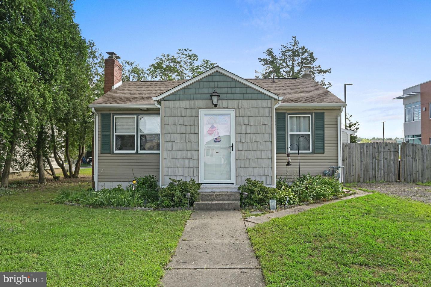 411 Cowgill St Property Photo 1