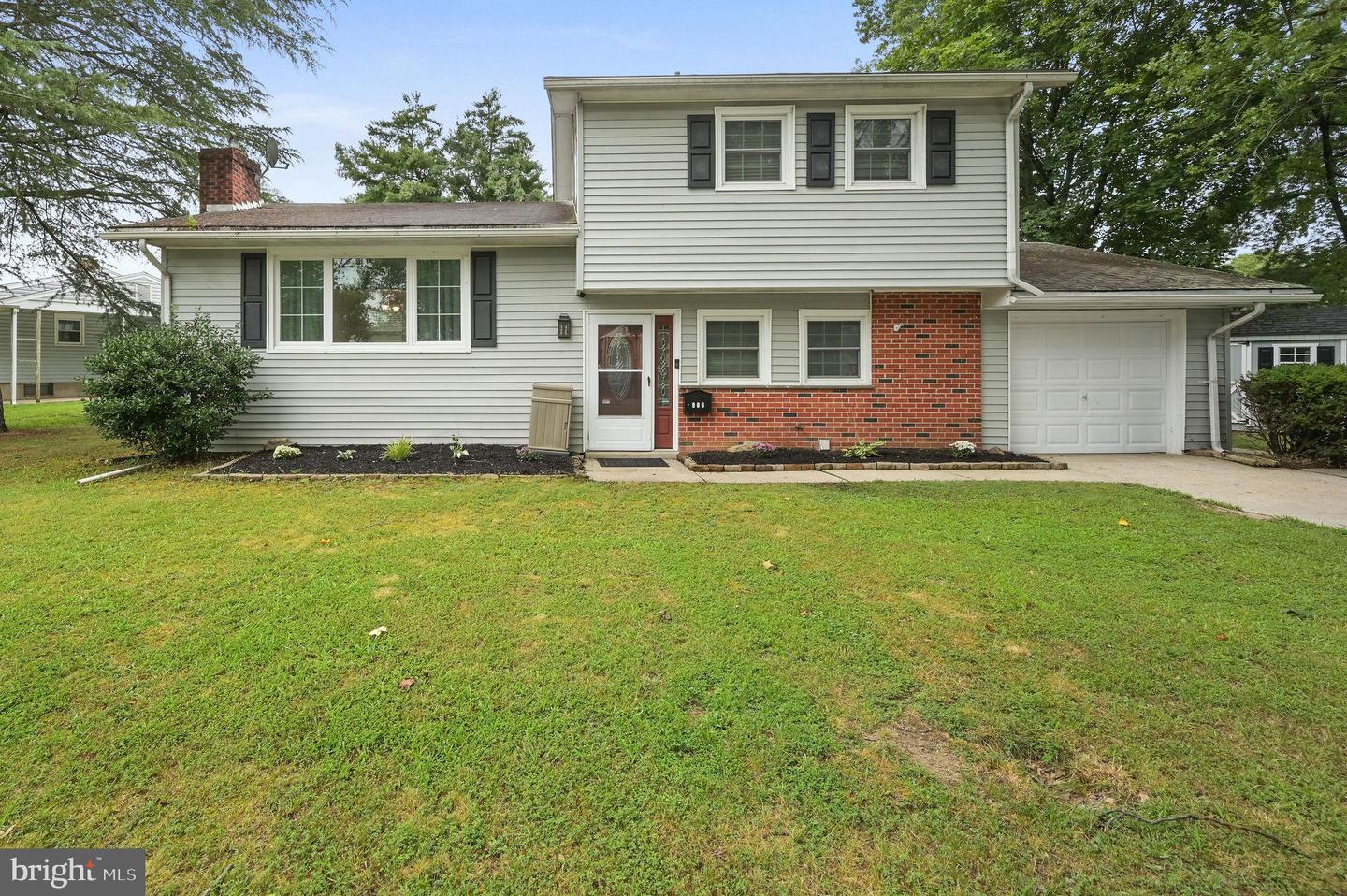 906 Mcdowell Dr Property Photo 1