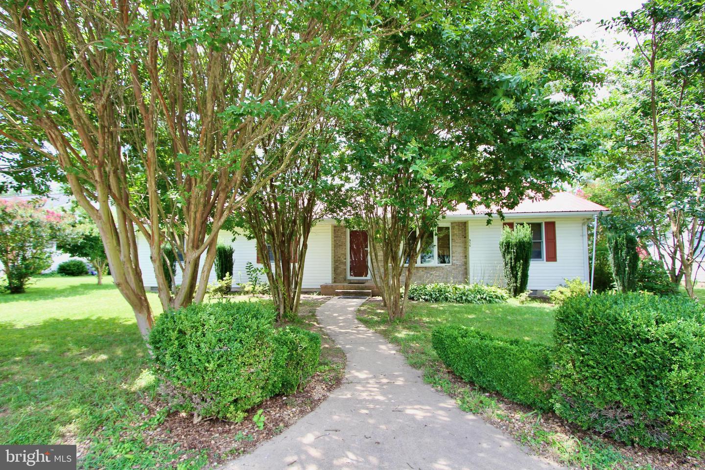 956 Janeka Ln Property Photo 2
