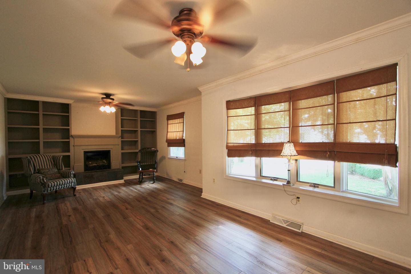 956 Janeka Ln Property Photo 6
