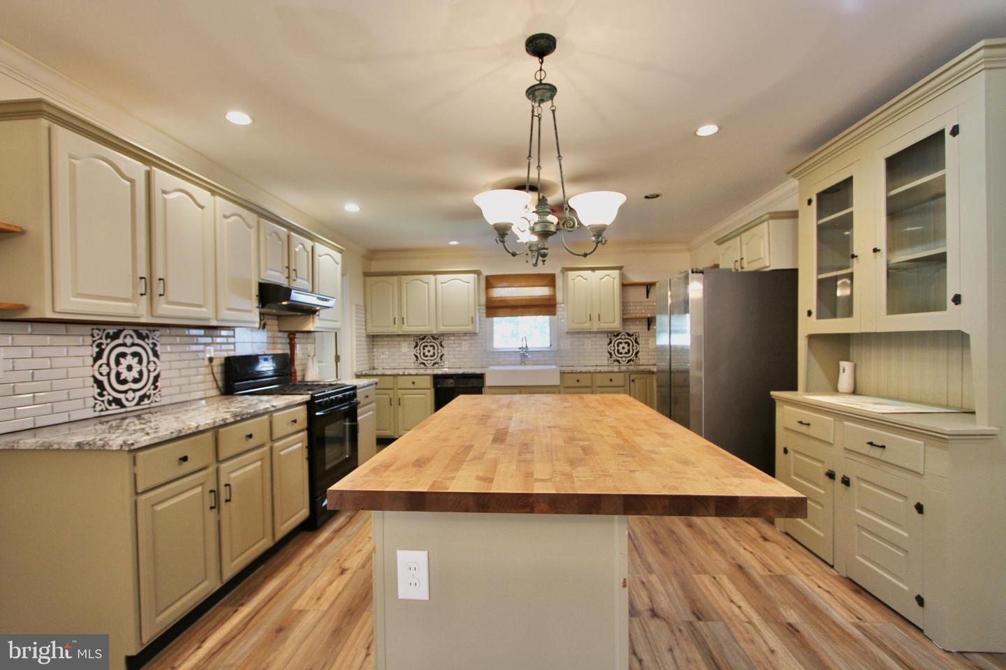 956 Janeka Ln Property Photo 10