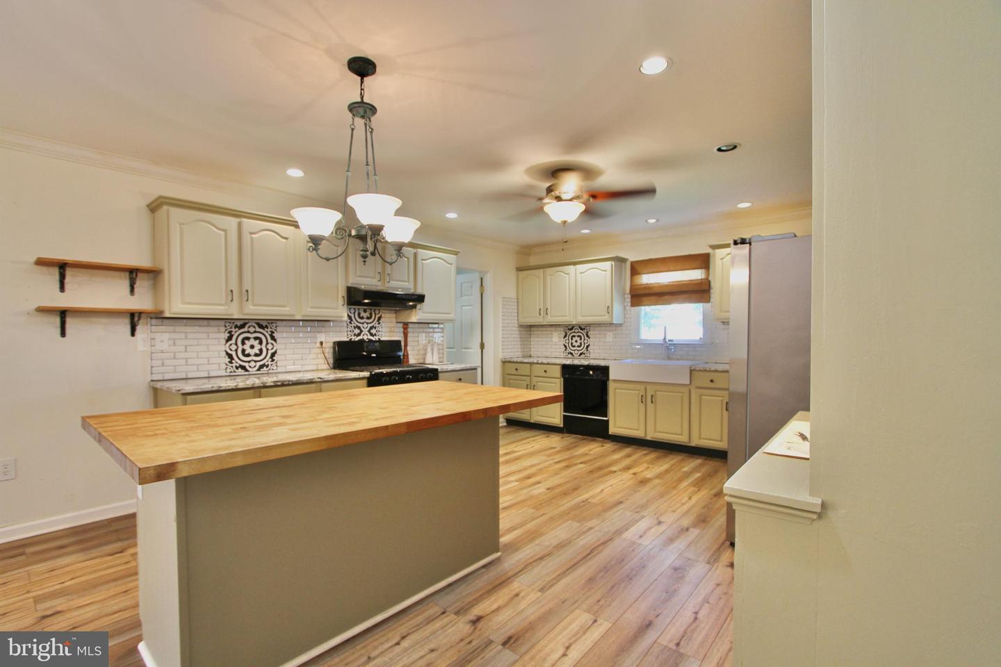 956 Janeka Ln Property Photo 11