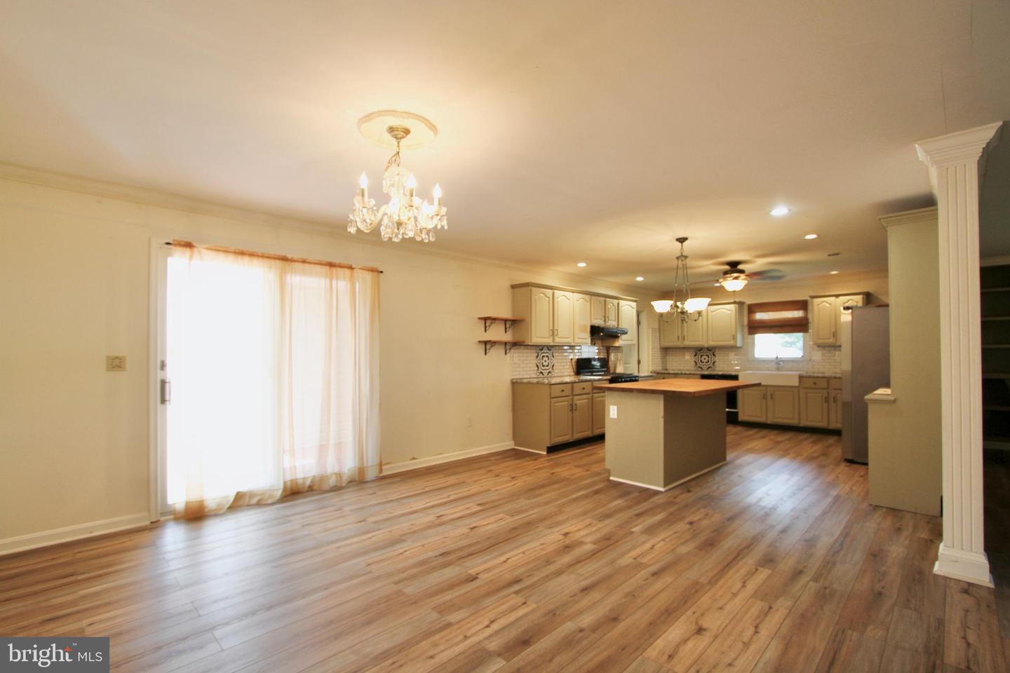 956 Janeka Ln Property Photo 14