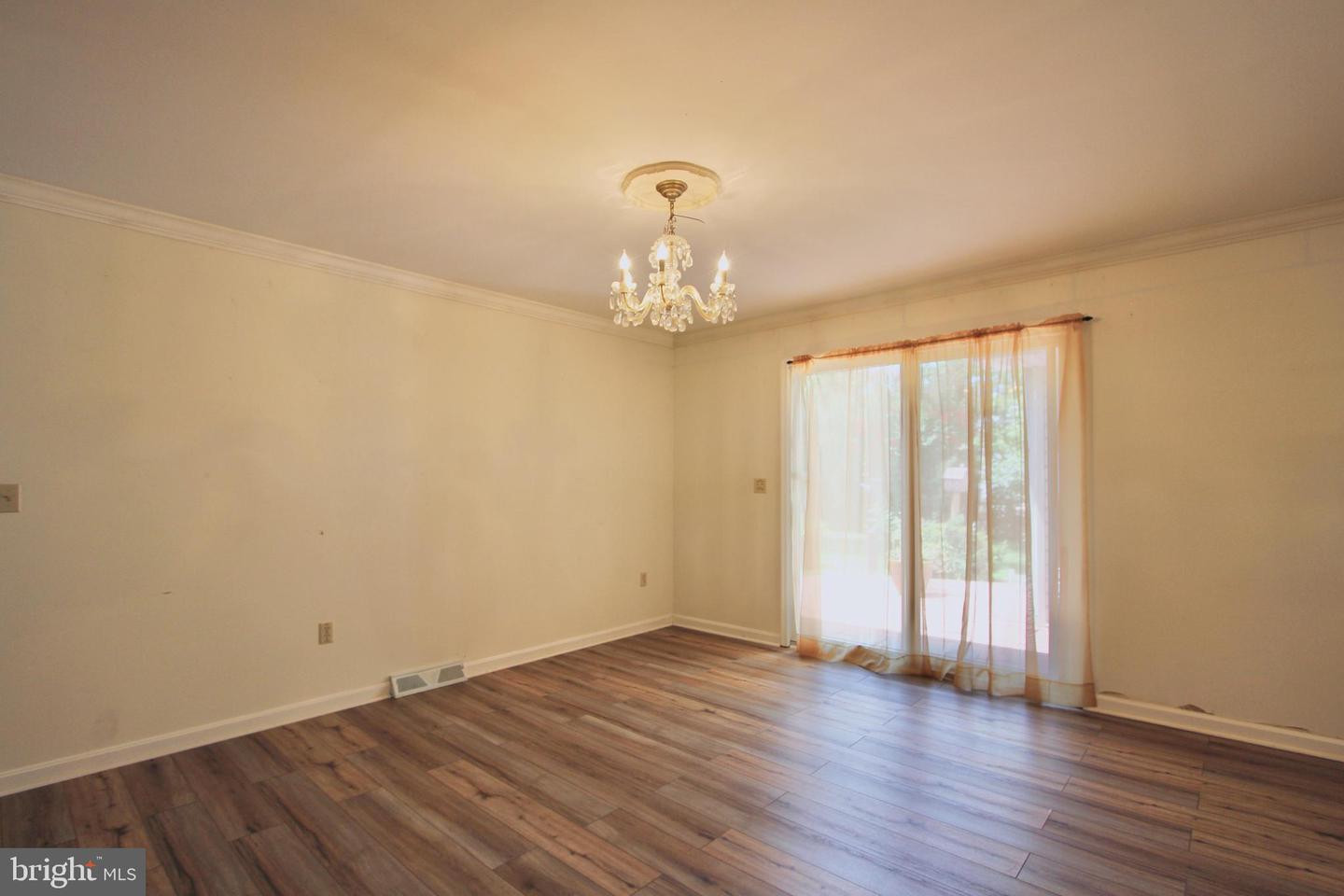 956 Janeka Ln Property Photo 16