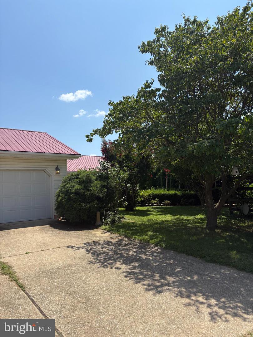 956 Janeka Ln Property Photo 34