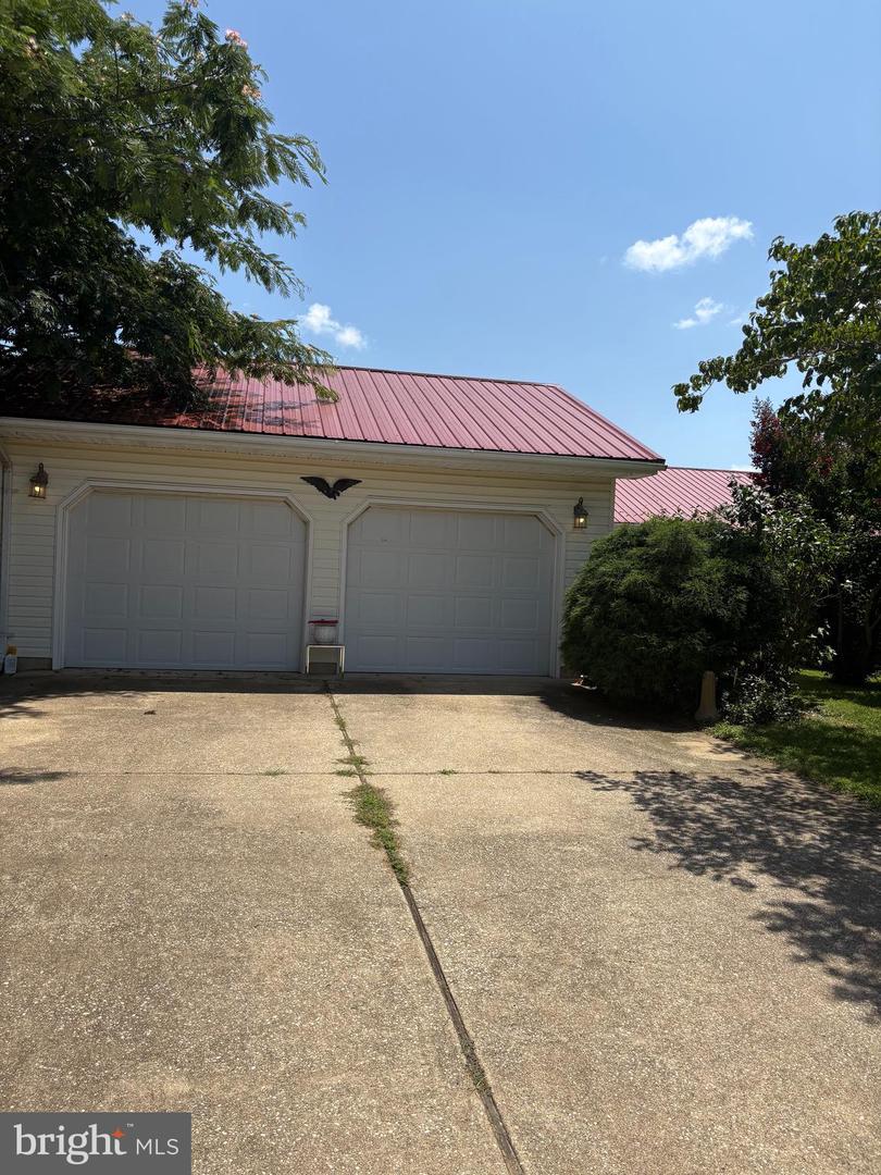 956 Janeka Ln Property Photo 36