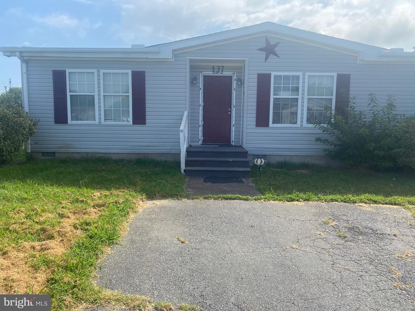 137 Beth Pl Property Photo 1