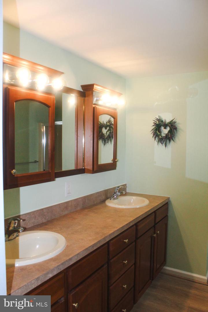 20 Coomb Ln Property Photo 12