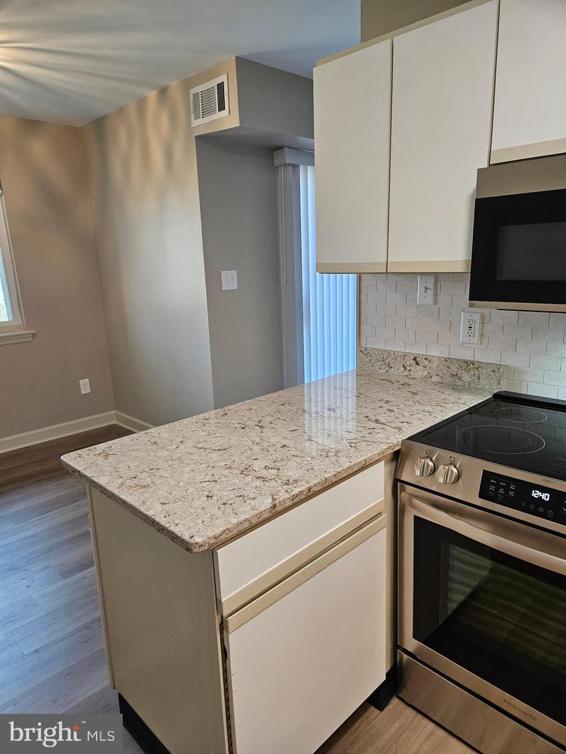 97 Par Haven Dr #j23 Property Photo 8