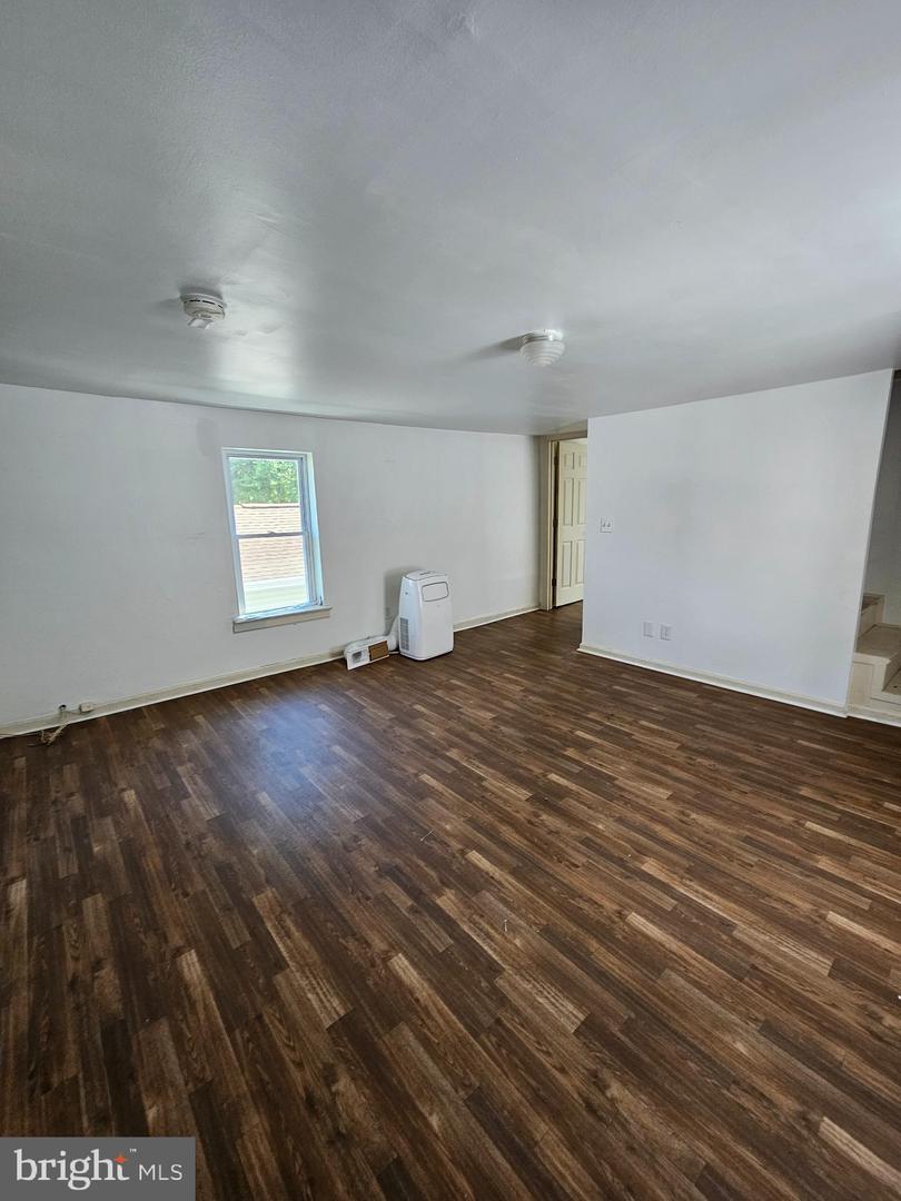 29 N New St #b Property Photo 5