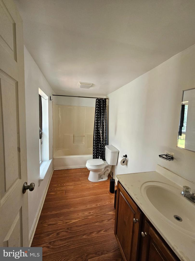 29 N New St #b Property Photo 9