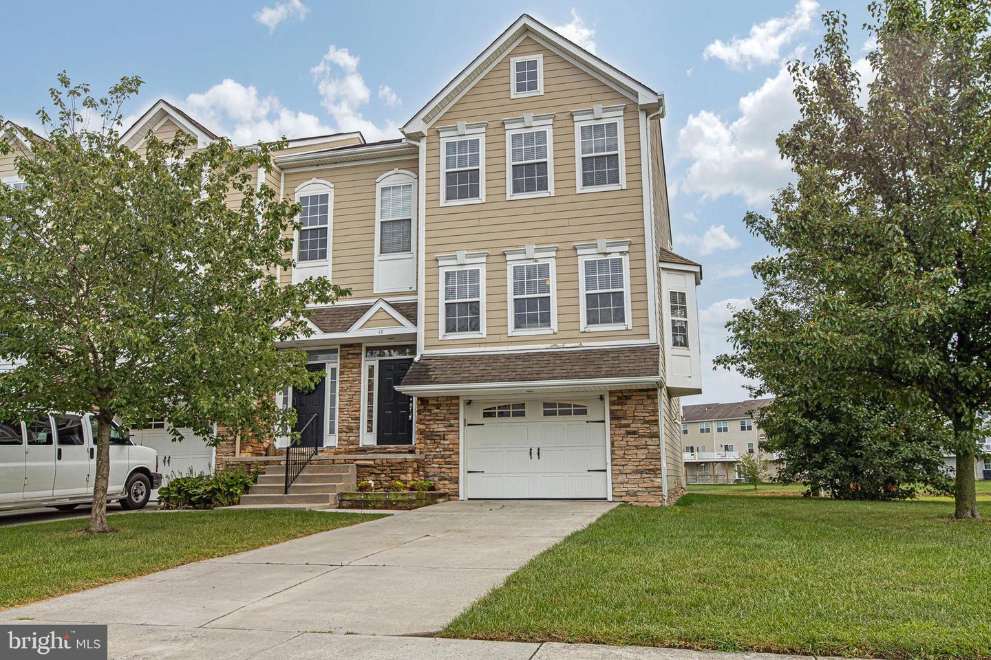 48 Nicholas Dr Property Photo 1