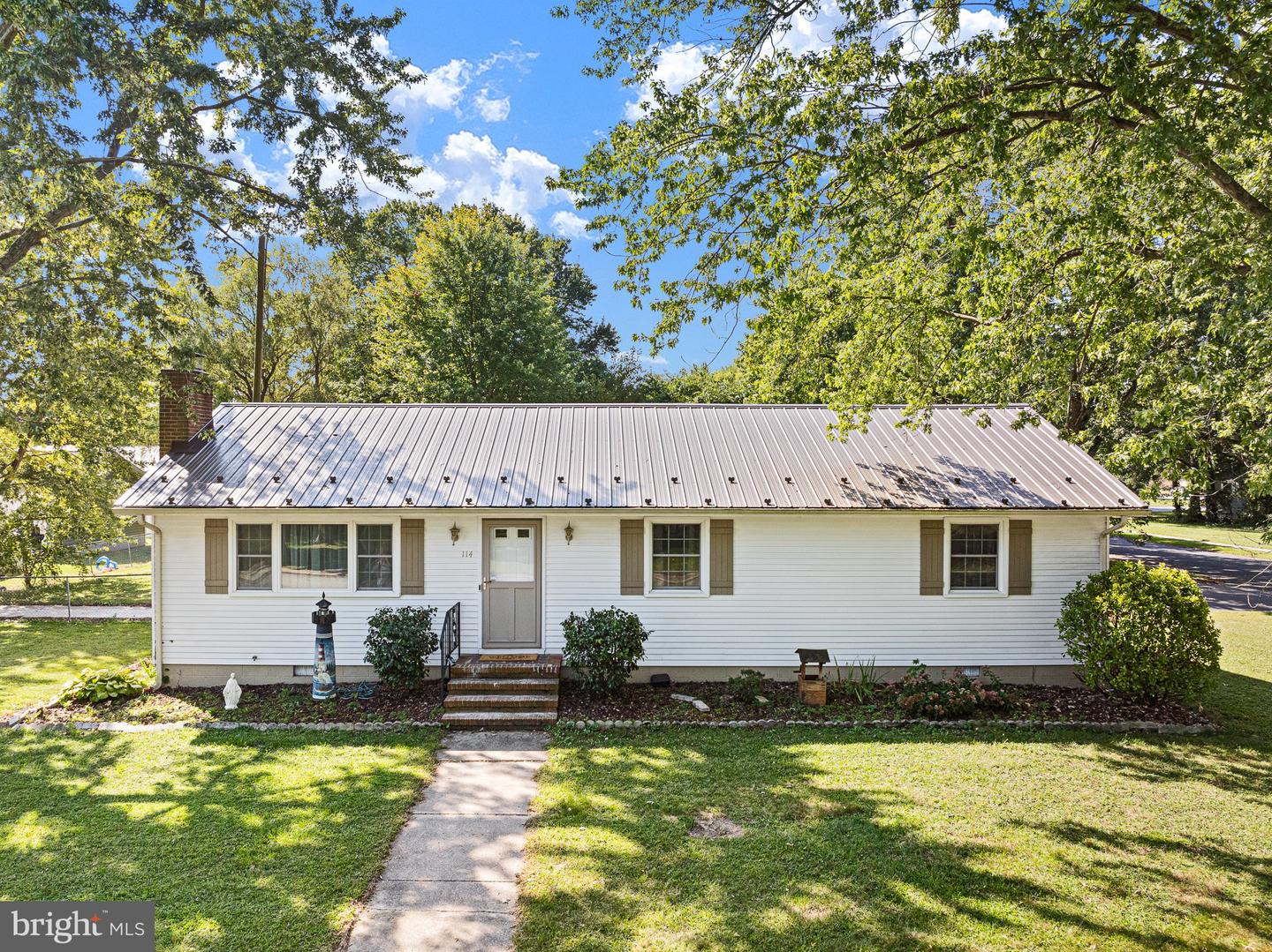 114 W North St Property Photo 1