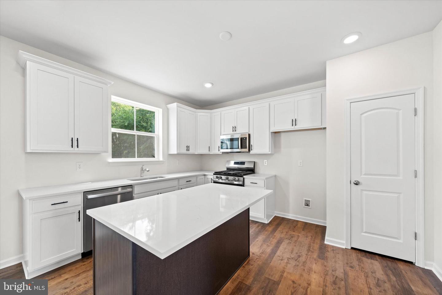 211 Laks Ct #abbott Property Photo 6