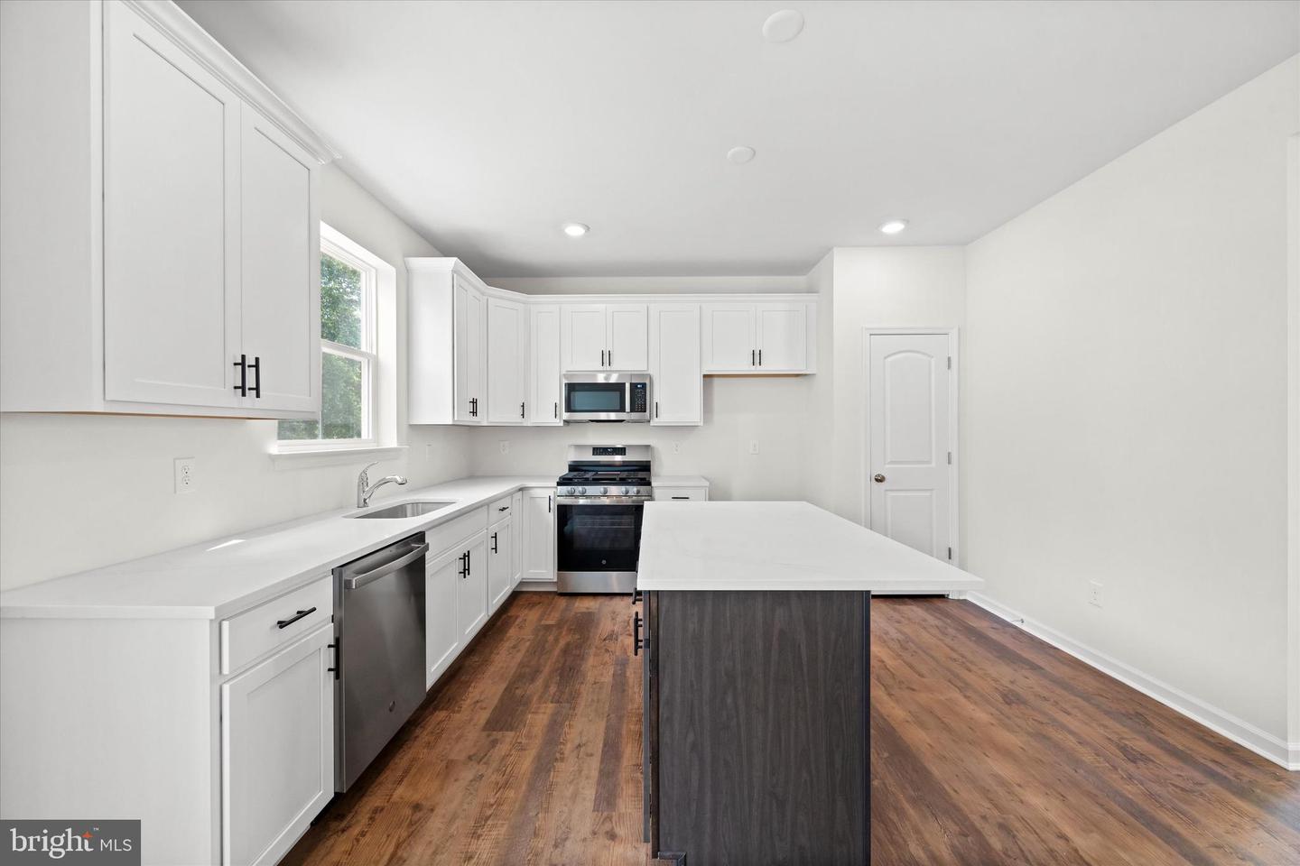 211 Laks Ct #abbott Property Photo 10