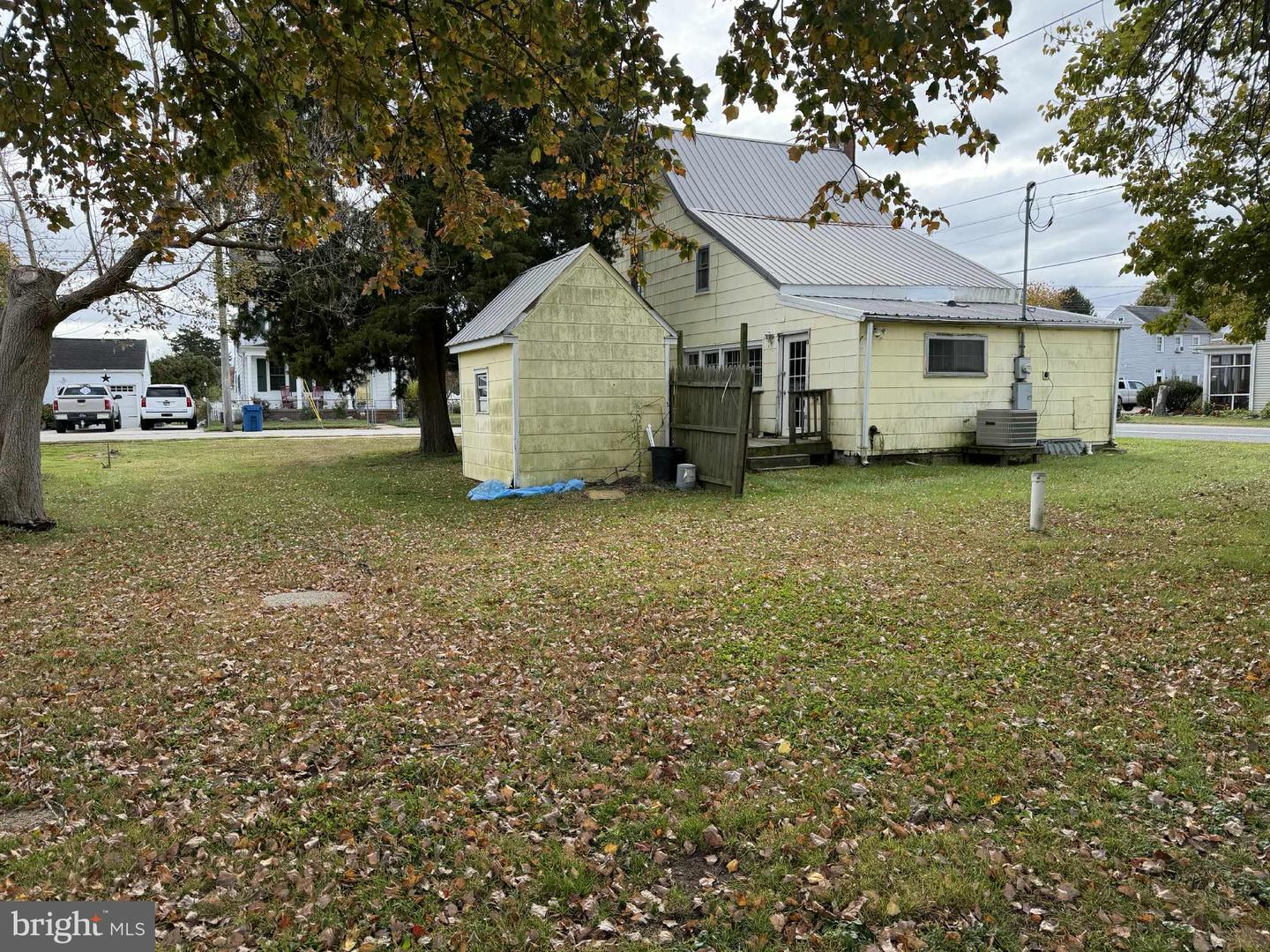 181 Front St Property Photo 3