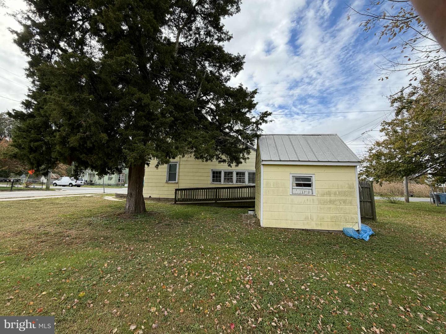 181 Front St Property Photo 4