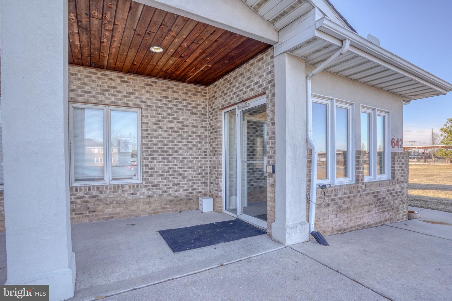 642 S Queen St #103 Property Photo 2