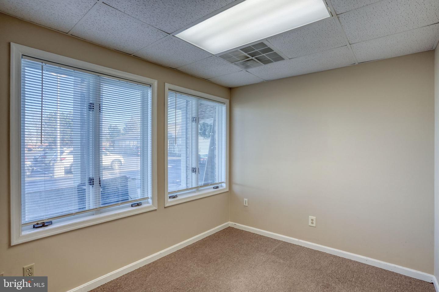 642 S Queen St #103 Property Photo 17