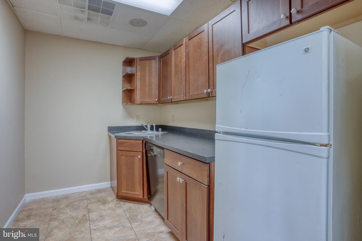 642 S Queen St #103 Property Photo 19