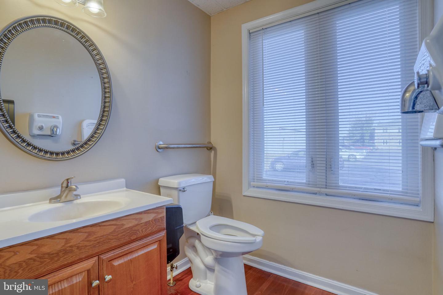642 S Queen St #103 Property Photo 32