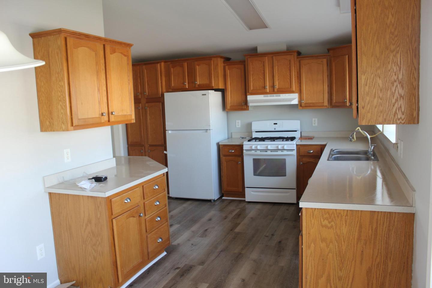 825 Stella St #117 Property Photo 5
