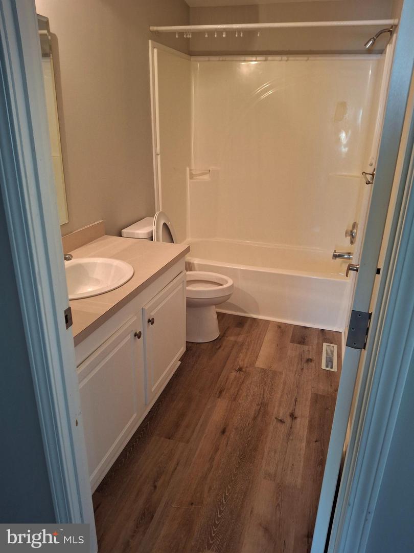 825 Stella St #117 Property Photo 13