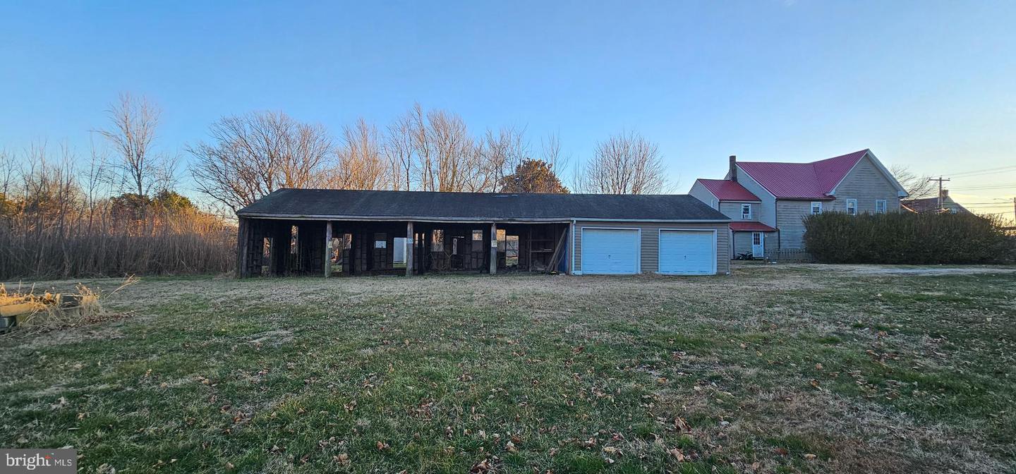 364 Main St Property Photo 5