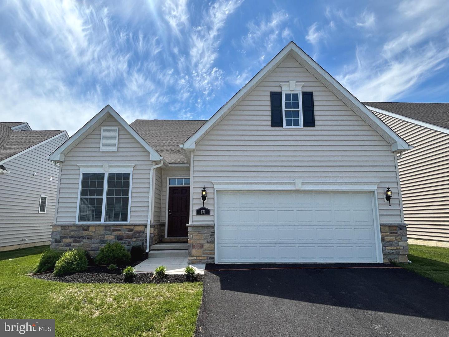 131 HENGST FARM LN Property Photo 1