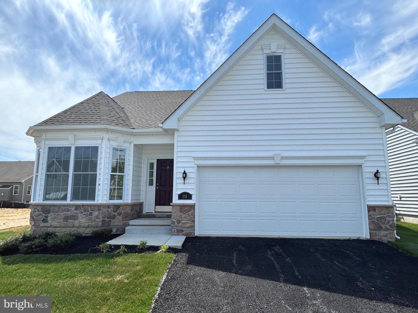 115 HENGST FARM LN Property Photo 1