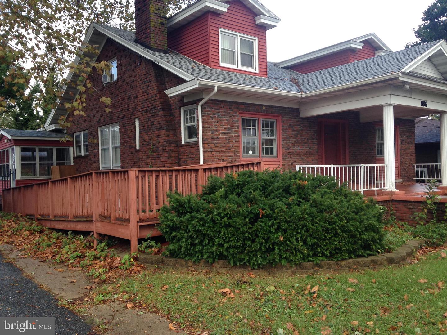 896 S State St Property Photo 1
