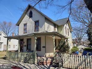 33 S GOVERNORS AVE