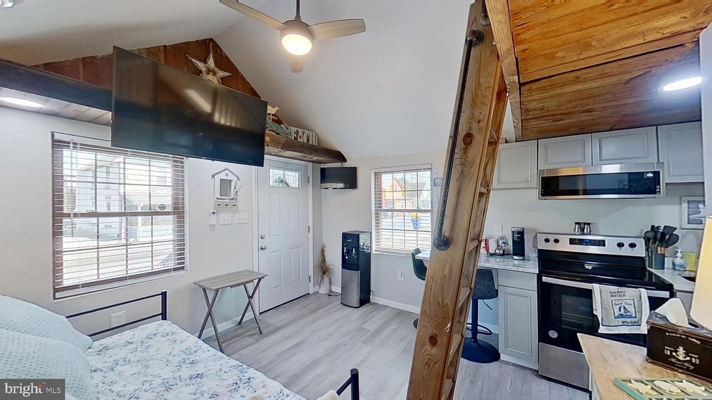 58 Hubbard Ave Property Photo 12