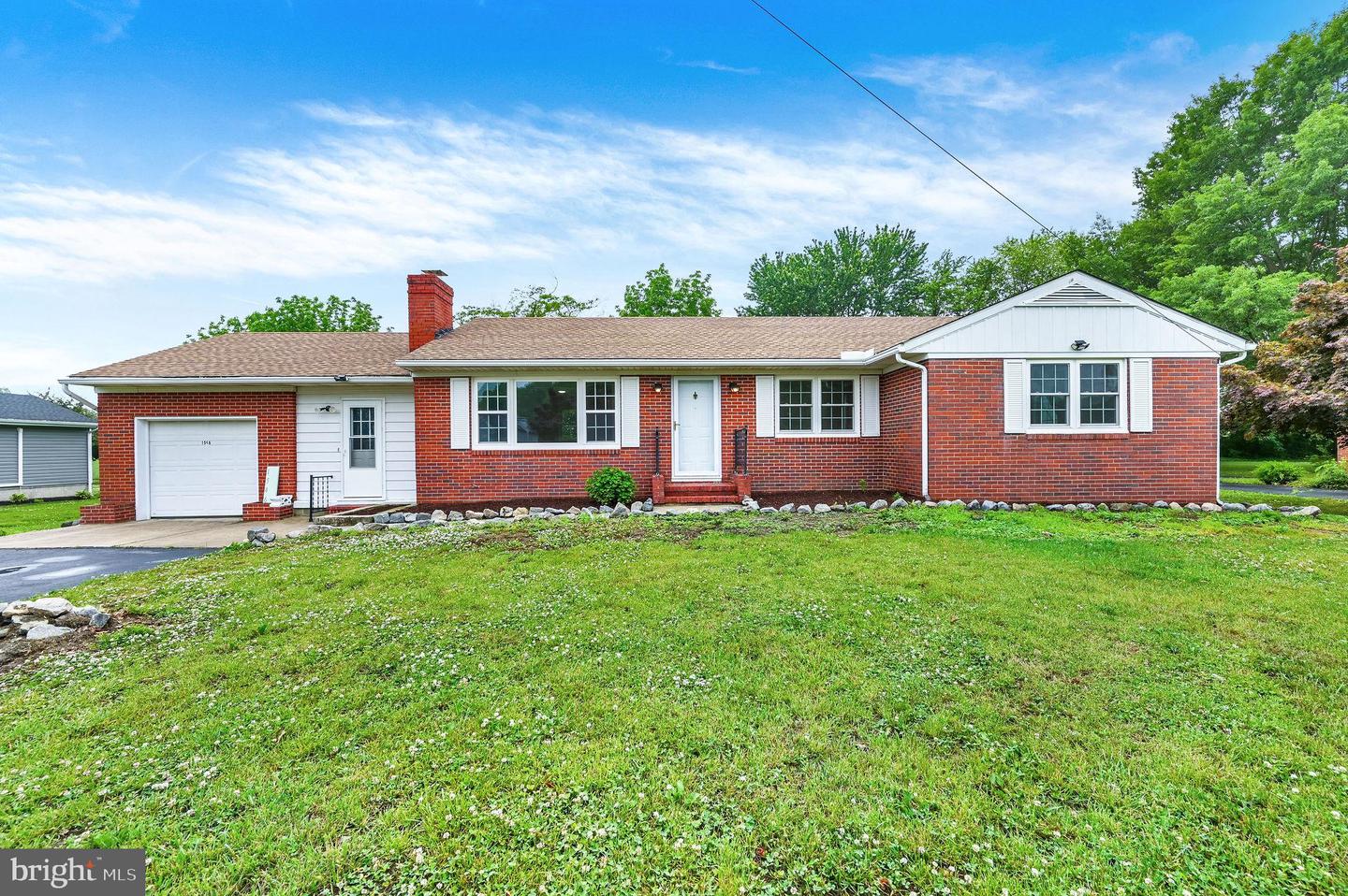 1546 Forrest Ave Property Photo 1