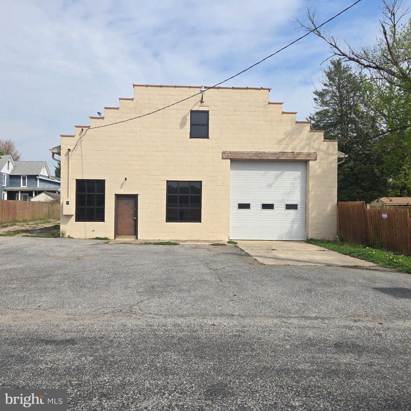 601 Front St Property Photo 1