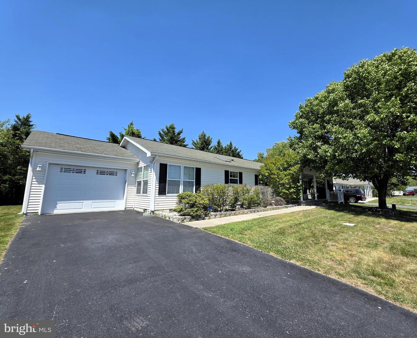 113 Kurt Dr Property Photo 1