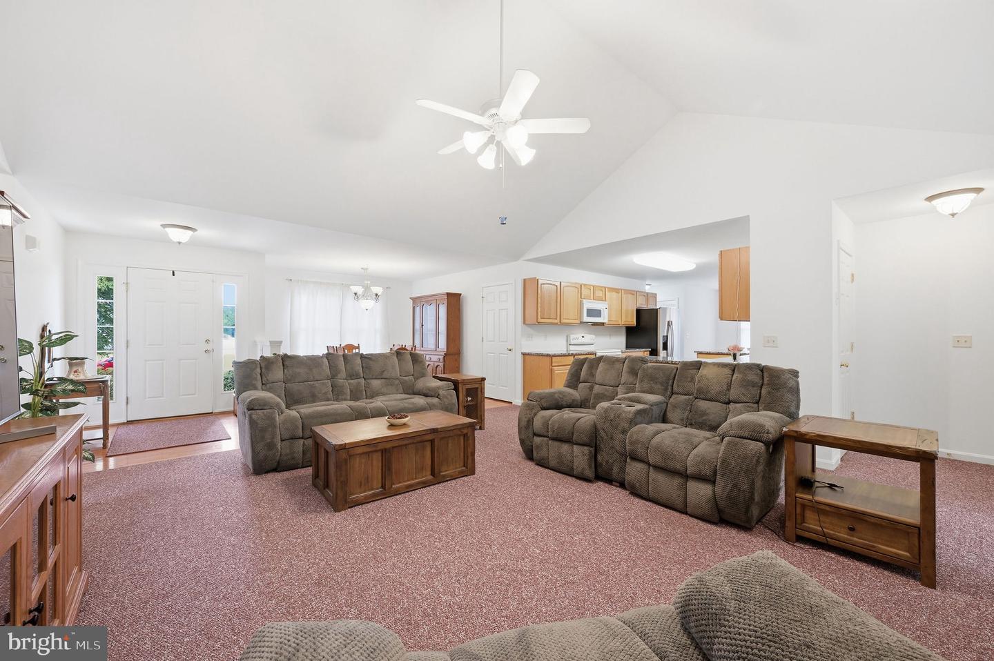111 W High Hill Rd Property Photo 12