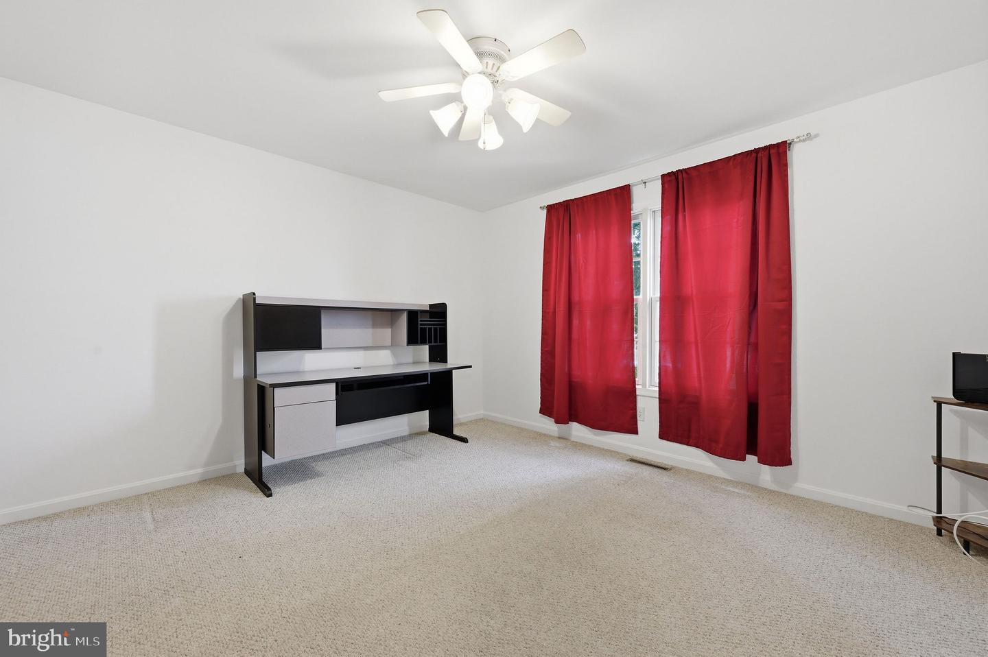 111 W High Hill Rd Property Photo 22