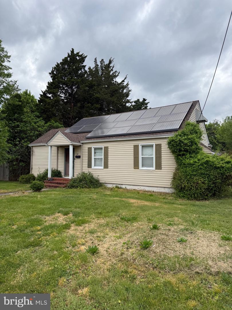 827 E Division St Property Photo 1