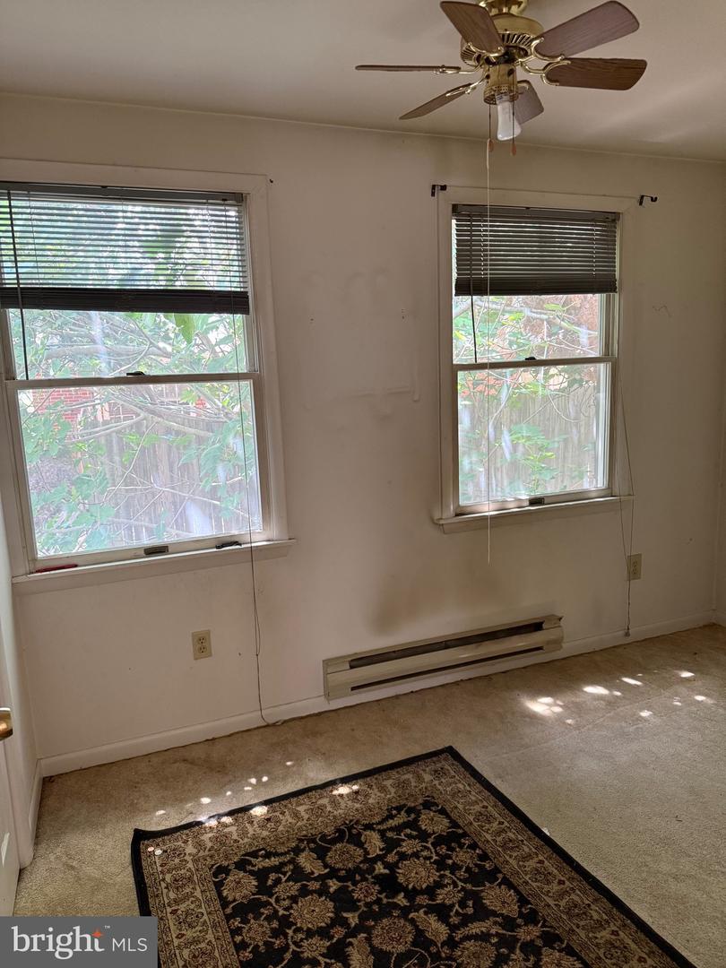827 E Division St Property Photo 10