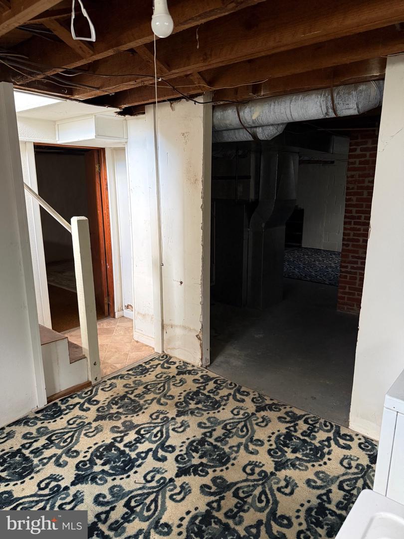827 E Division St Property Photo 14