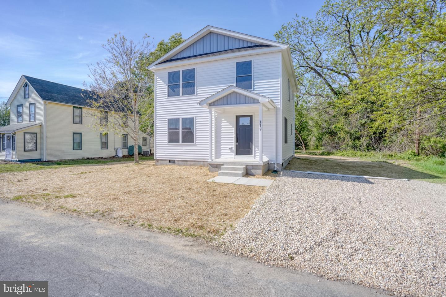 117 Railroad Ave Property Photo 2