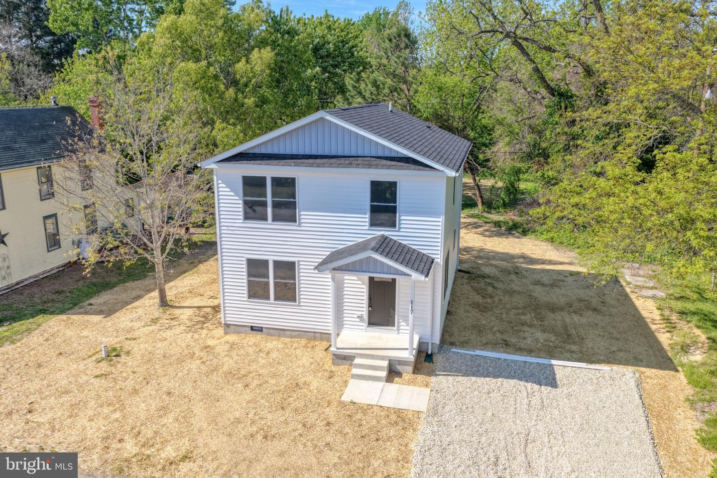 117 Railroad Ave Property Photo 3