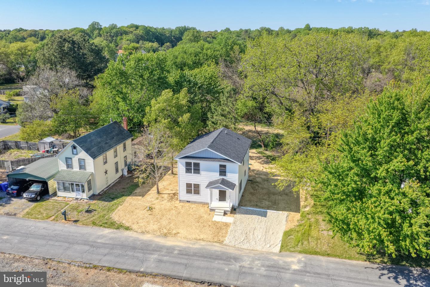 117 Railroad Ave Property Photo 4