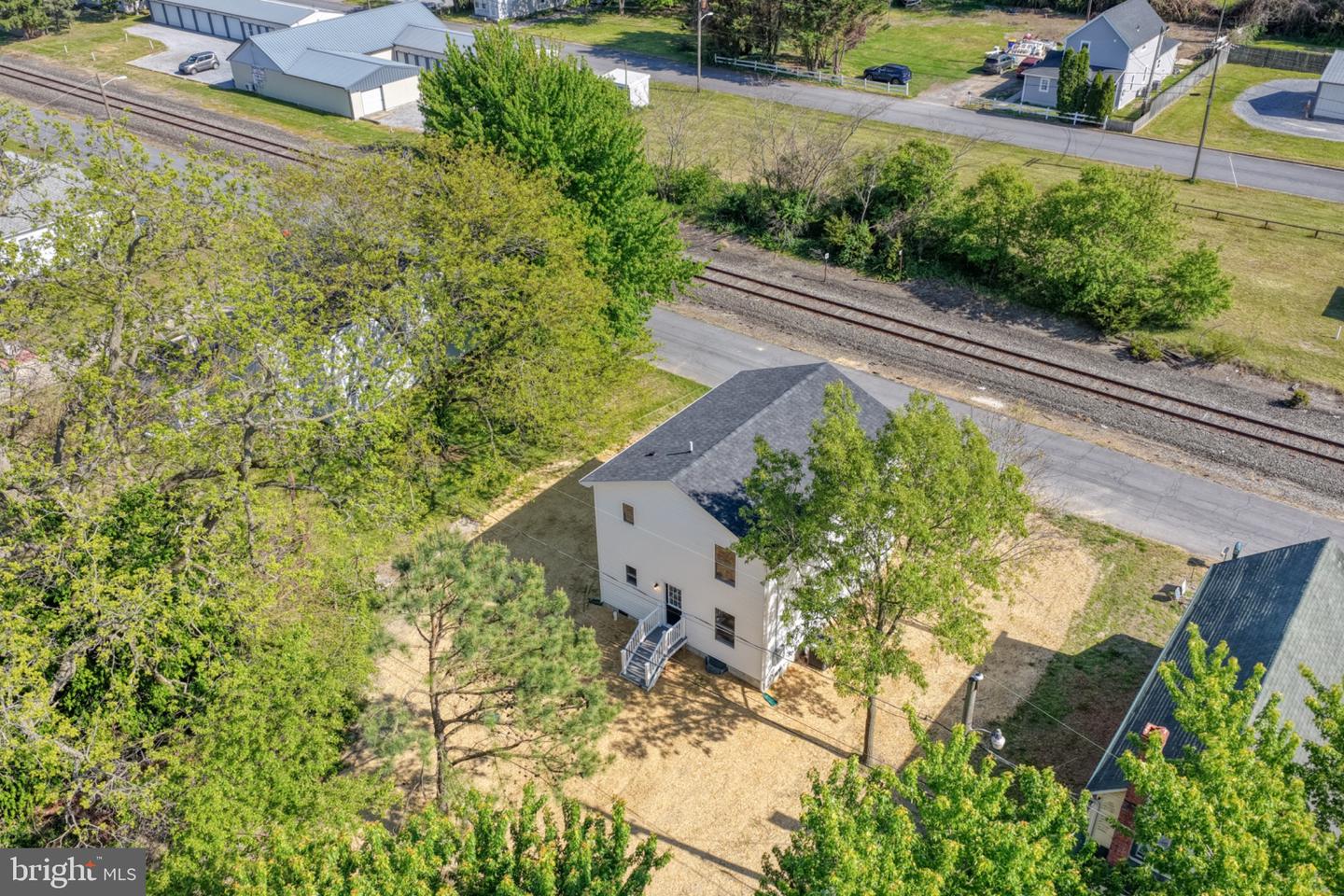 117 Railroad Ave Property Photo 8