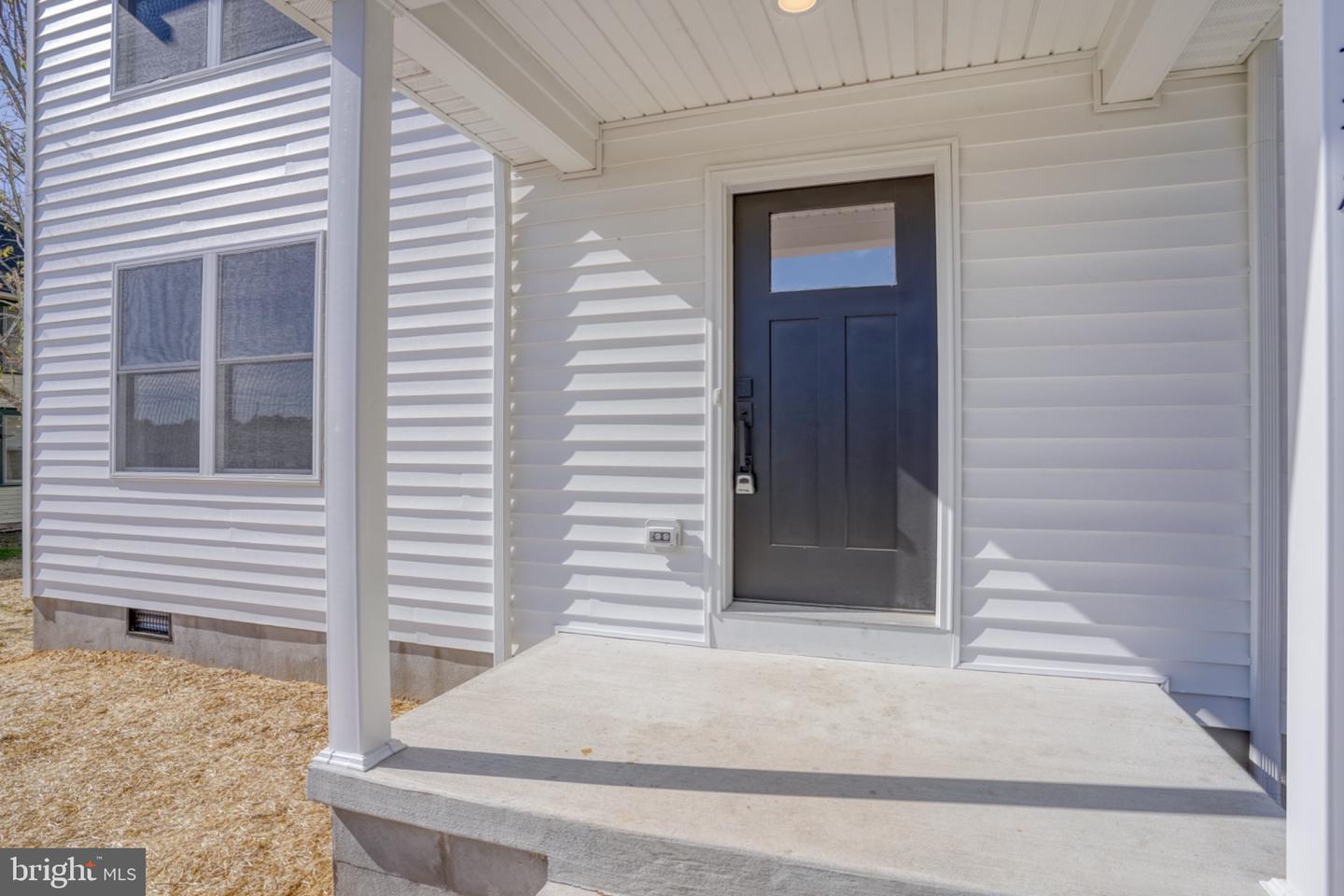 117 Railroad Ave Property Photo 9