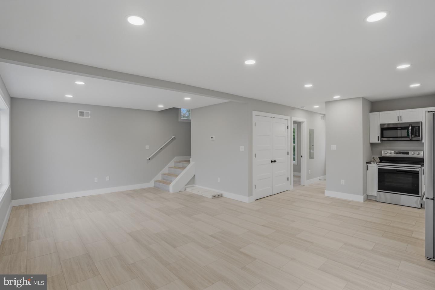 117 Railroad Ave Property Photo 10